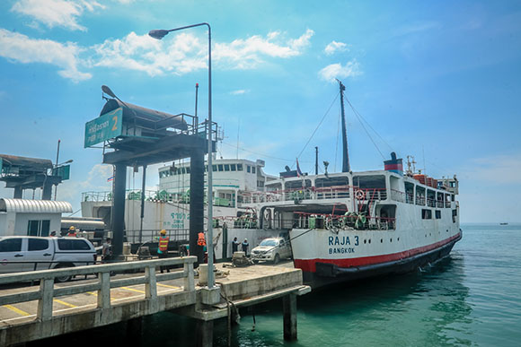 ‘ราชาเฟอร์รี่’ ชี้แจงกรณีดรามางดบริการรถไฟฟ้า (EV) ลงเรือเฟอร์รี่ พร้อมเตรียมแผนความพร้อมรองรับการเดินทางช่วงปีใหม่
